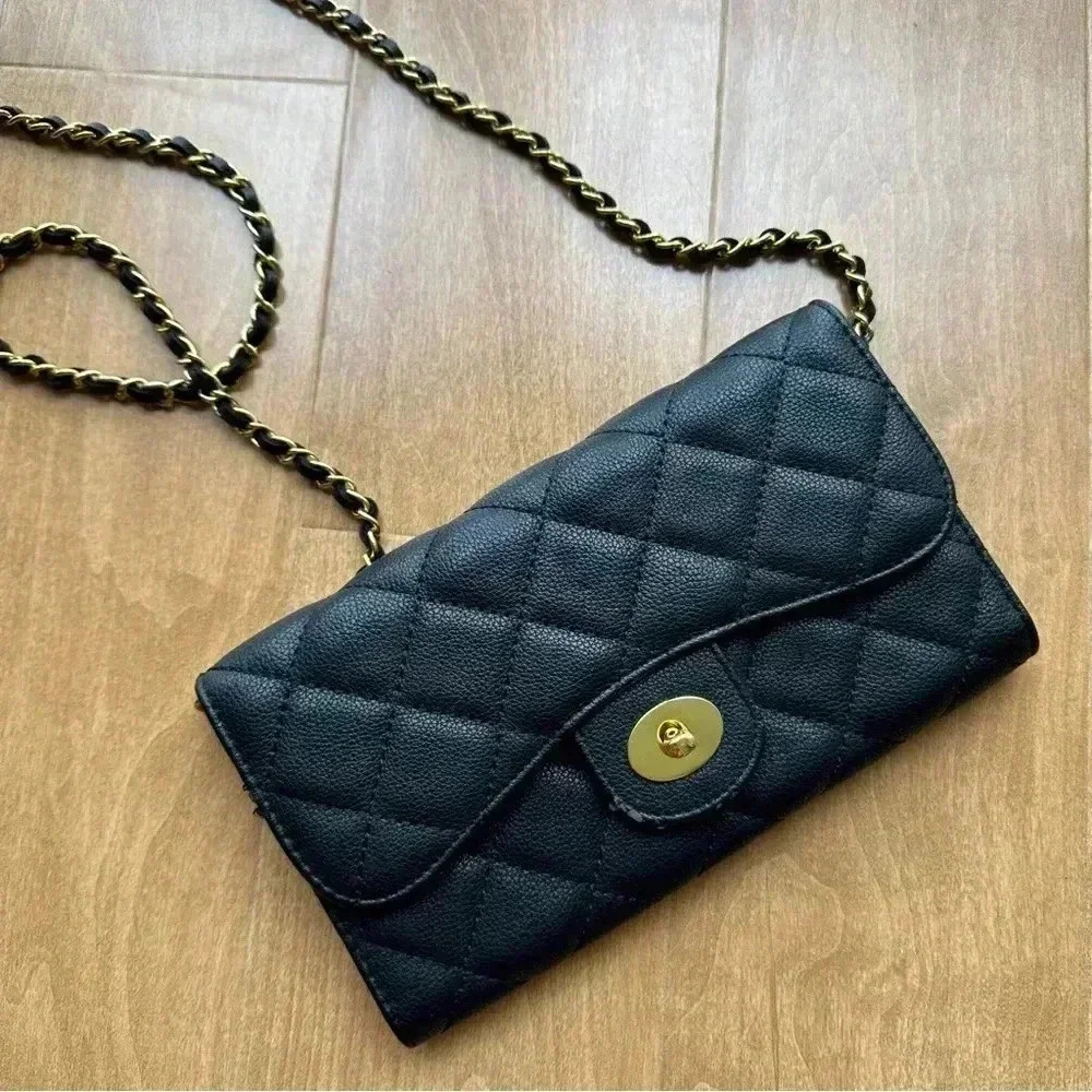 Elegant Black Quilted Crossbody Bag